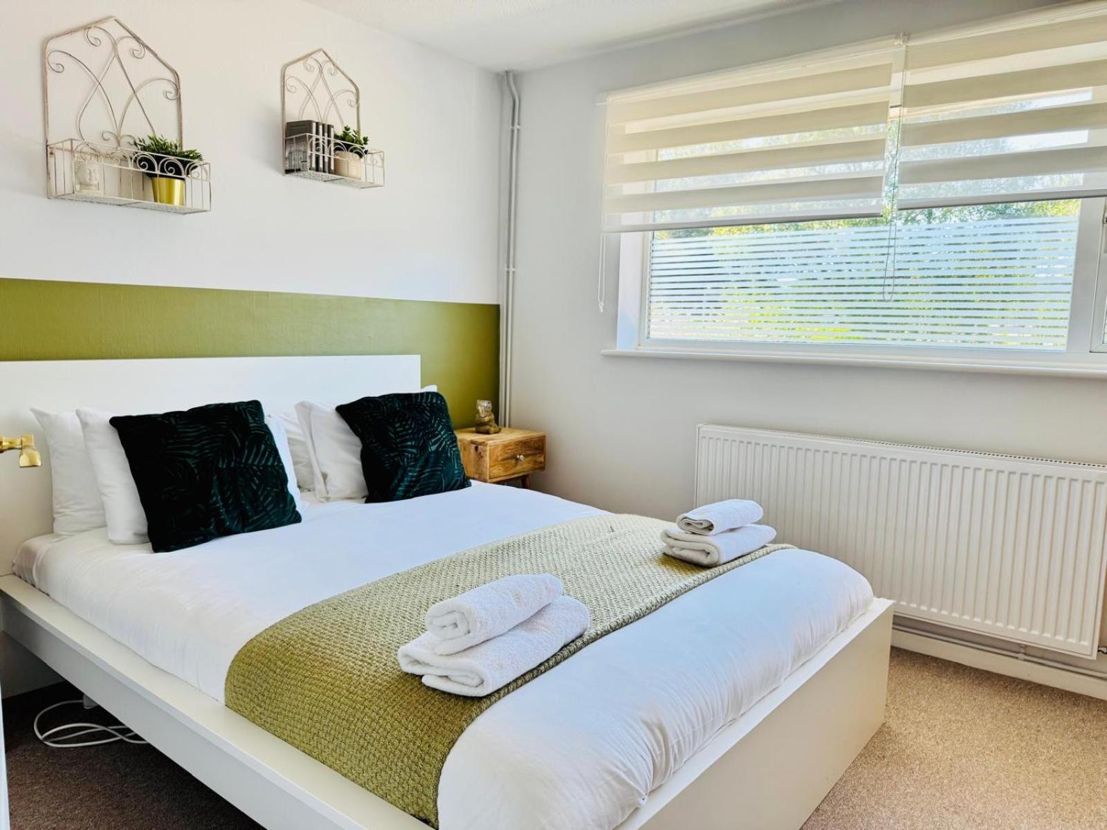 2 Bed House, Sleeps 6, Dog Friendly, Close To A14 M11, With Garden & Parking Long Stay Work Contractor Leisure, Jade CBG Exterior foto