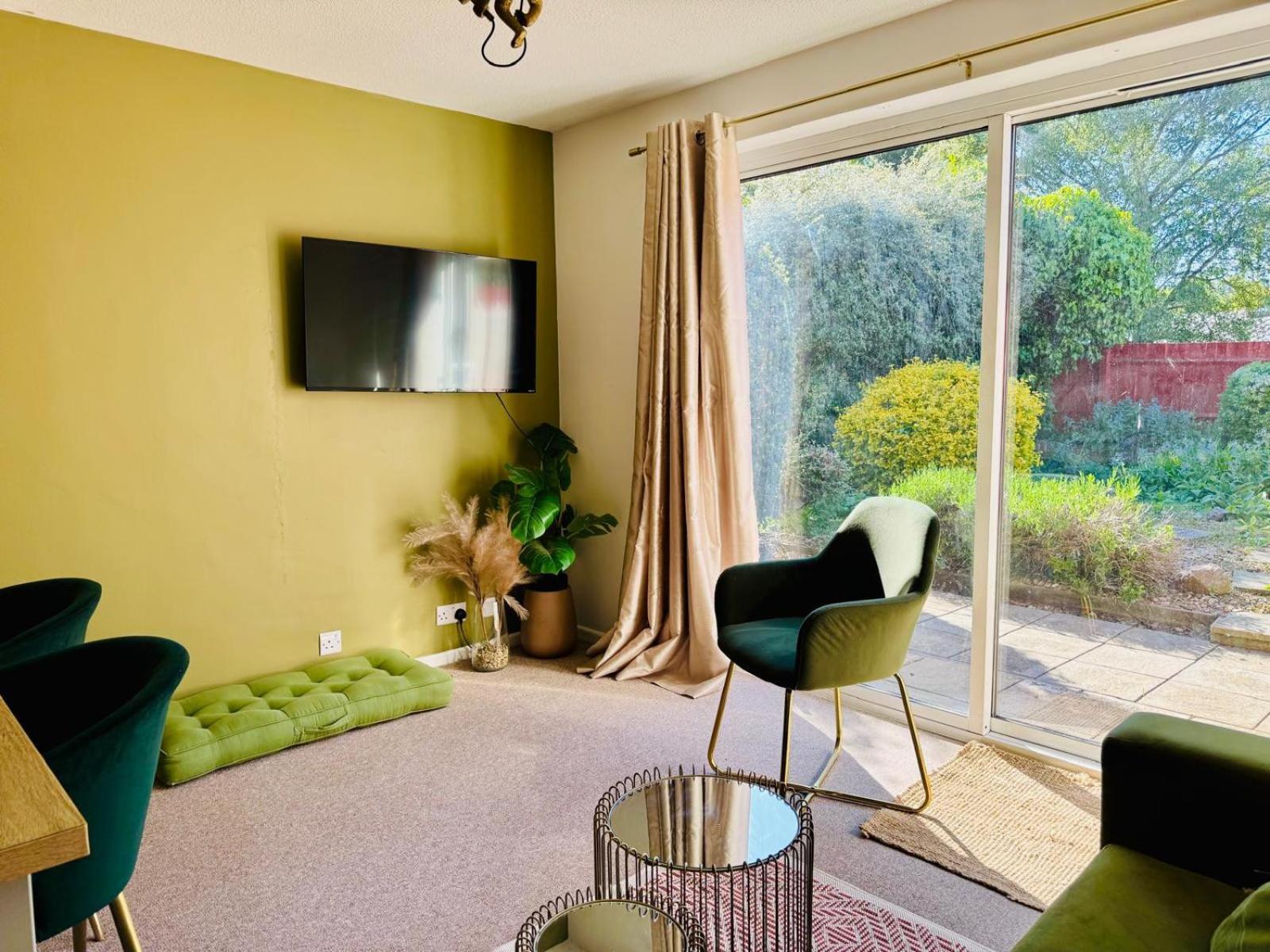 2 Bed House, Sleeps 6, Dog Friendly, Close To A14 M11, With Garden & Parking Long Stay Work Contractor Leisure, Jade CBG Exterior foto